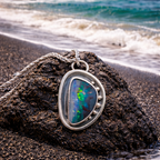 Ocean Fire Australischer Boulder-Opal-Anhänger