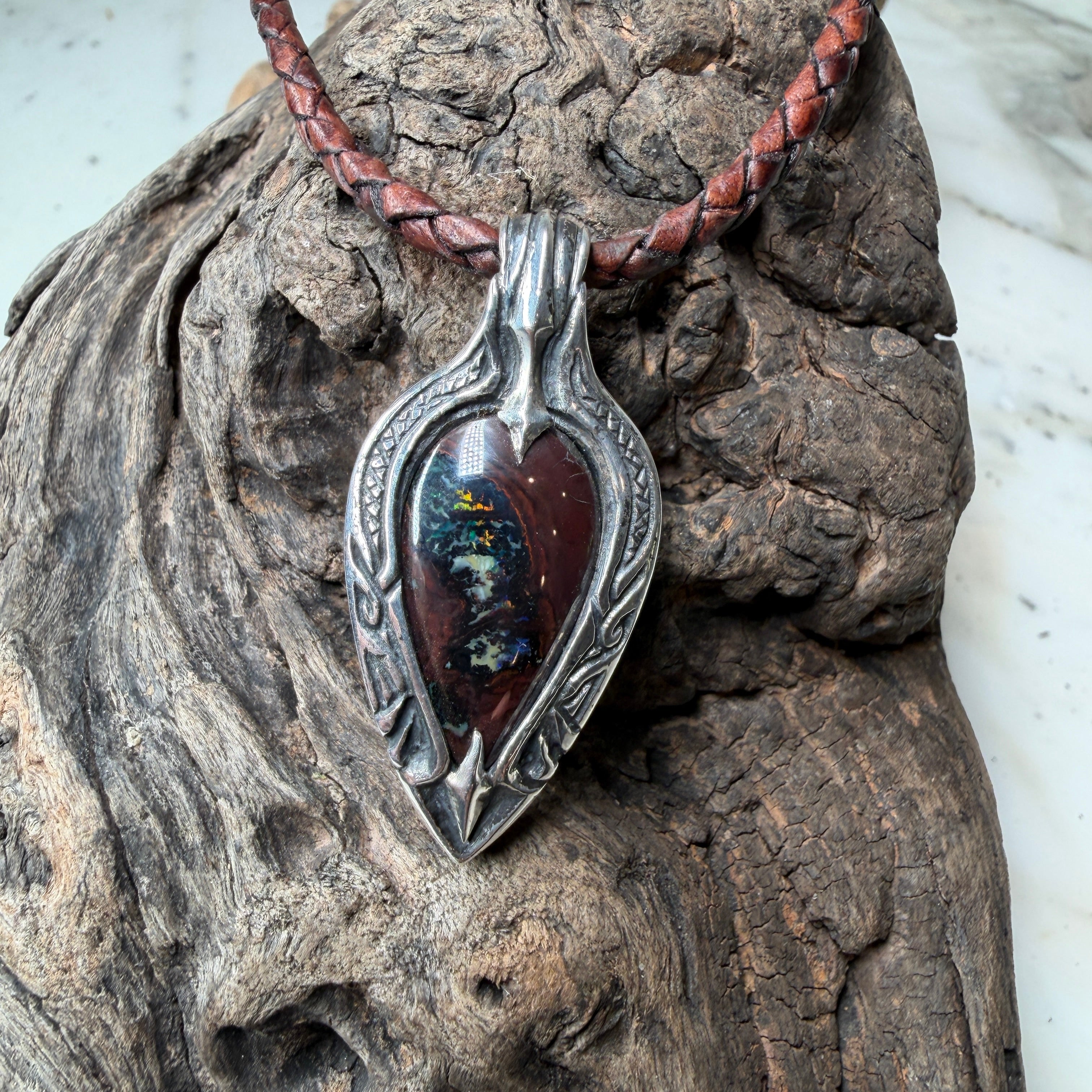 A silver pendant necklace 