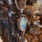 Aurora Drift – Opal Pendant with 14K Gold Accents